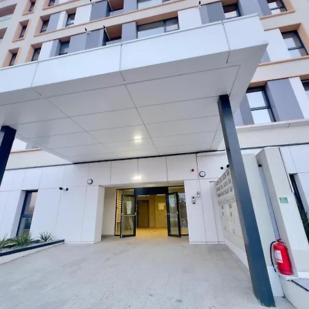 Carol Park 2br Penthouse By Wayfaris