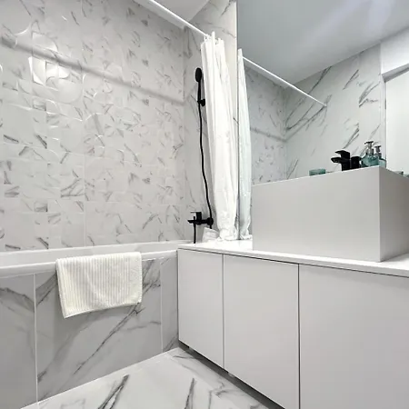 Apartman Carol Park 2br Penthouse By Wayfaris