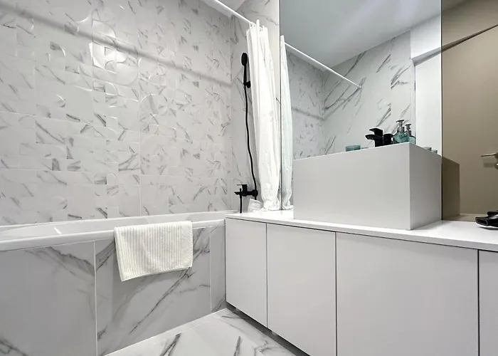 Apartman Carol Park 2br Penthouse By Wayfaris